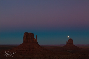 Gary Hart Photography: Moonrise, West and East Mitten, Monument Valley