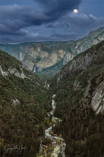 Gary Hart Photography: Peek-a-Boo Moon, Merced River Canyon and Bridalveil Fall, Yosemite