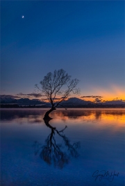 Gary Hart Photography: Waning Crescent, Lake Wanaka, New Zealand